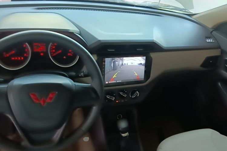 Used Wuling Hongguang 2021 1.5L Revised S Standard Version Hydraulic-Power-Assisted LAR Center Console