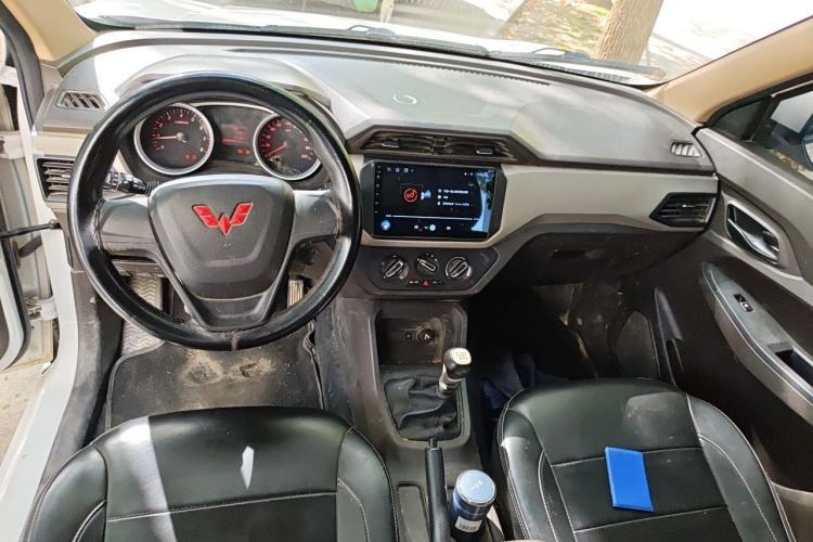 Used Wuling Hongguang 2021 1.5L Revised S Standard Version Hydraulic-Power-Assisted LAR Center Console