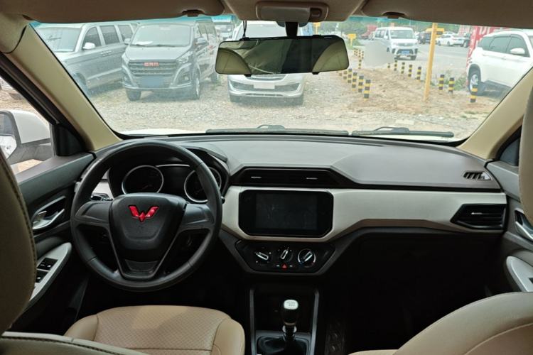 Used Wuling Hongguang 2021 1.5L Facelifted S Comfort Version with Electric Power Steering LAR Center Console