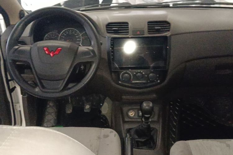 Used Wuling Hongguang 2021 1.5L Revised S Base Version with Electric Power Steering LAR Center Console