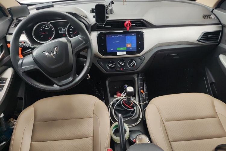 Used Wuling Hongguang 2021 1.5L S Comfort Edition LAR Center Console