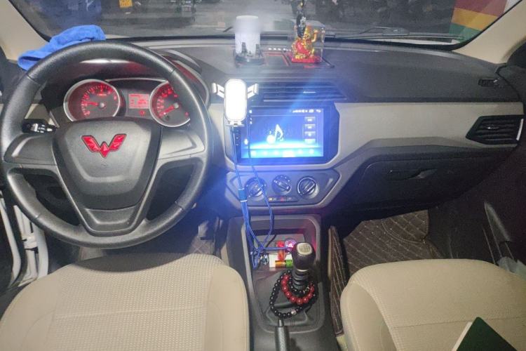 Used Wuling Hongguang 2021 1.5L S Standard Version LAR Center Console