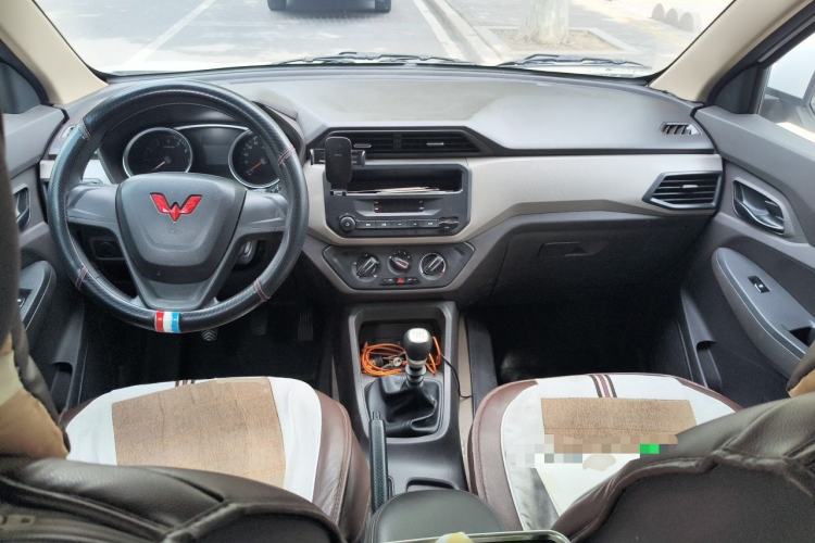 Used Wuling Hongguang 2021 1.5L Revised S Standard Version Hydraulic-Power-Assisted LAR Center Console
