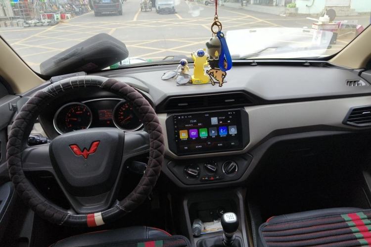 Used Wuling Hongguang 2021 1.5L S Comfort Edition LAR Center Console