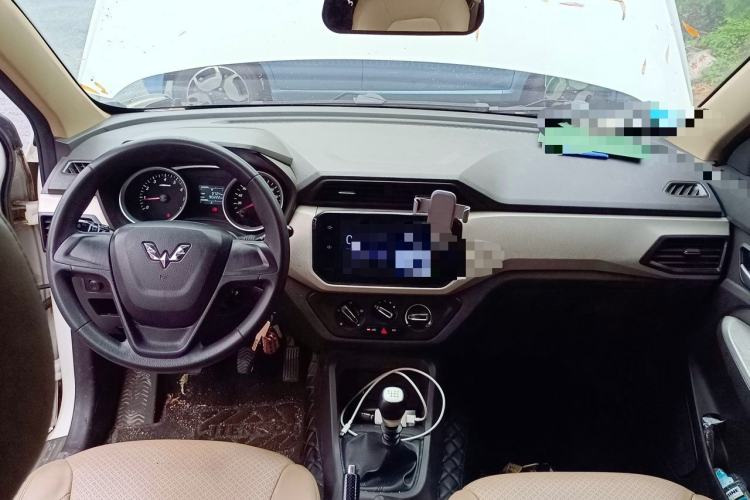 Used Wuling Hongguang 2021 1.5L S Comfort Edition LAR Center Console
