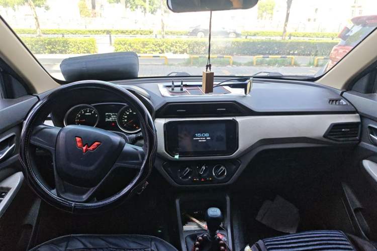 Used Wuling Hongguang 2021 1.5L Facelifted S Comfort Version with Electric Power Steering LAR Center Console