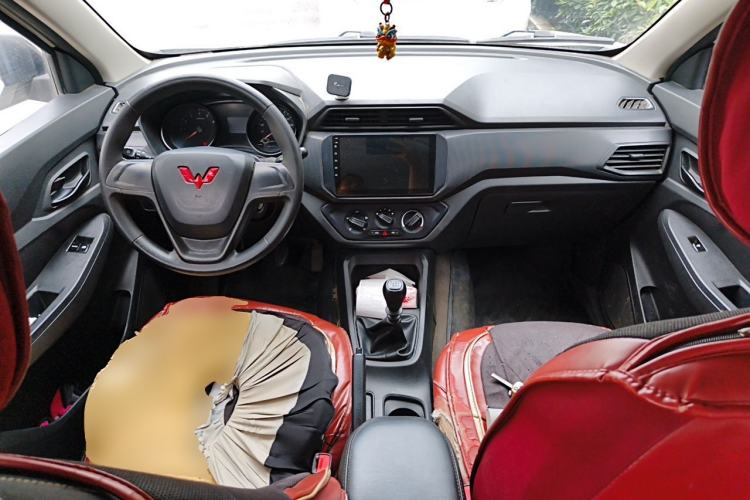 Used Wuling Hongguang 2021 1.5L Revised S Base Version with Electric Power Steering LAR Center Console