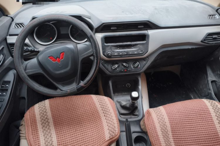Used Wuling Hongguang 2021 1.5L S Standard Version LAR Center Console
