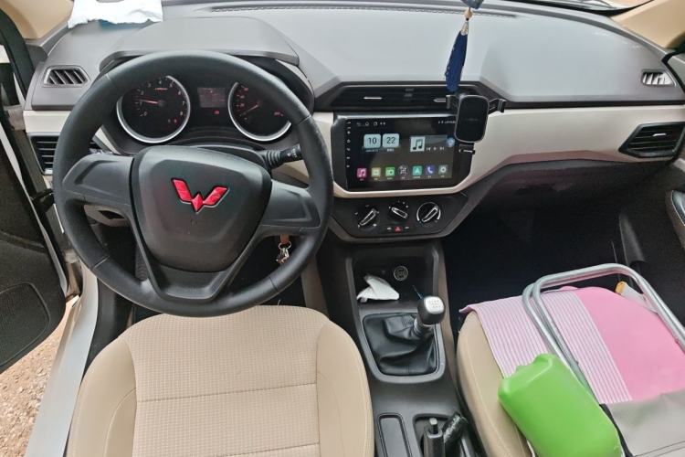 Used Wuling Hongguang 2021 1.5L Revised S Standard Version Hydraulic-Power-Assisted LAR Center Console