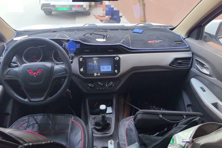 Used Wuling Hongguang 2021 1.5L S Comfort Edition LAR Center Console