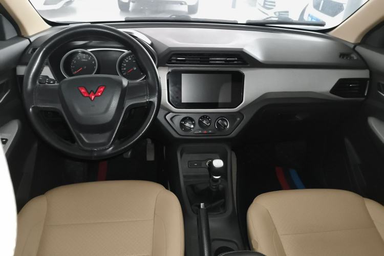 Used Wuling Hongguang 2021 1.5L S Comfort Edition LAR Center Console