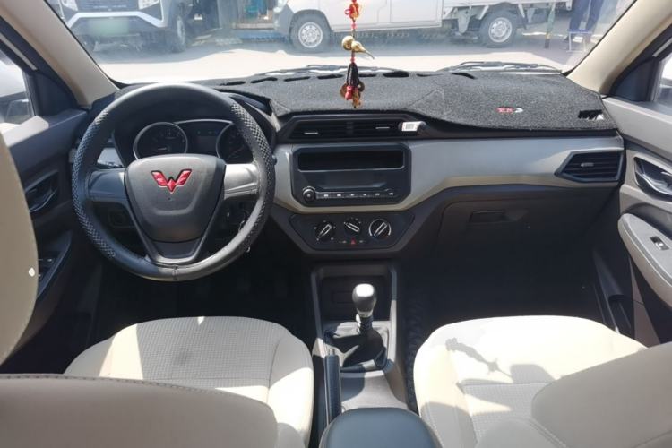 Used Wuling Hongguang 2021 1.5L S Standard Version LAR Center Console