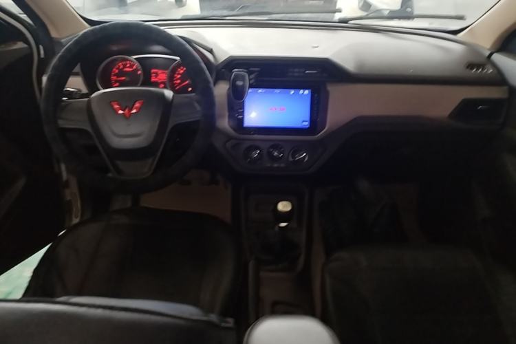 Used Wuling Hongguang 2021 1.5L Revised S Standard Version Hydraulic-Power-Assisted LAR Center Console