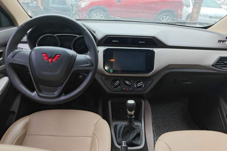 Used Wuling Hongguang 2021 1.5L S Comfort Edition LAR Center Console