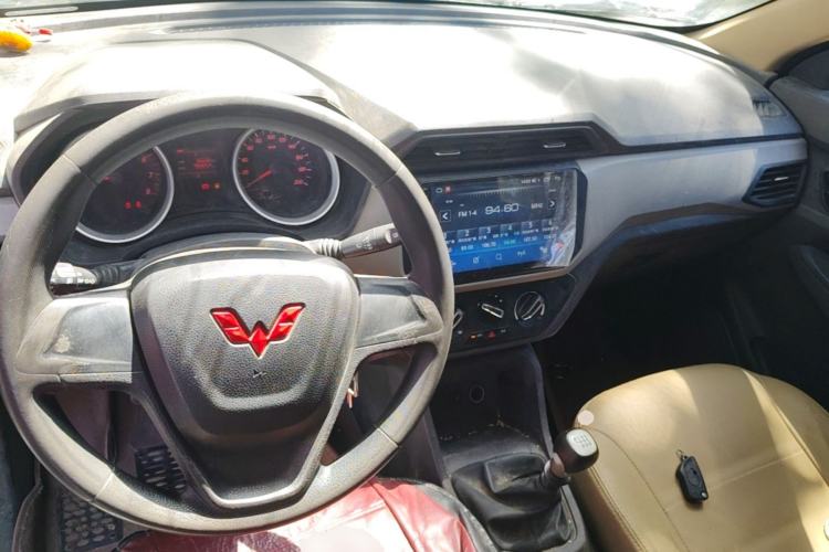 Used Wuling Hongguang 2021 1.5L S Standard Version LAR Center Console