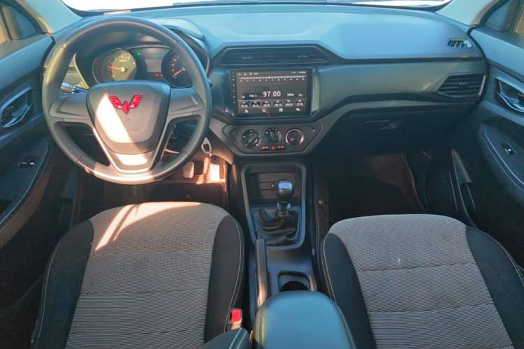 Used Wuling Hongguang 2021 1.5L Revised S Base Version Hydraulic Power Steering LAR Center Console