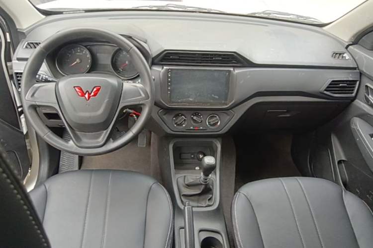 Used Wuling Hongguang 2021 1.5L Revised S Base Version with Electric Power Steering LAR Center Console