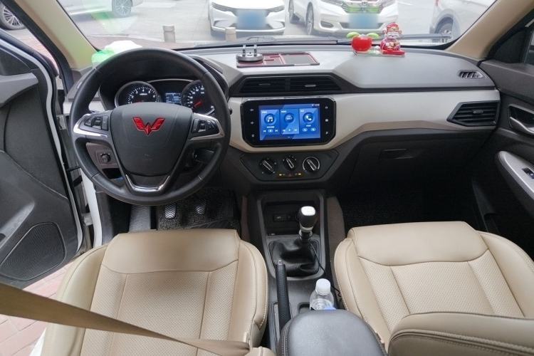 Used Wuling Hongguang 2021 1.5L S Comfort Edition LAR Center Console
