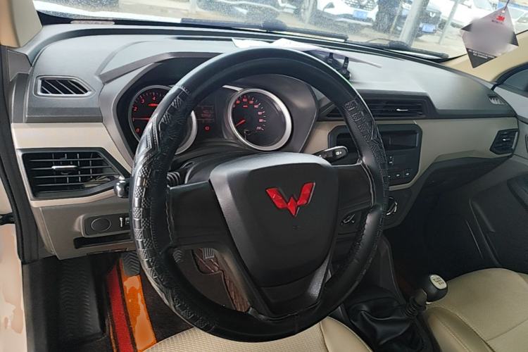 Used Wuling Hongguang 2021 1.5L S Standard Version LAR Center Console