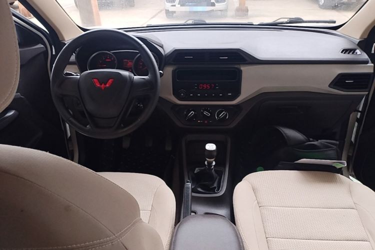 Used Wuling Hongguang 2021 1.5L S Standard Version LAR Center Console