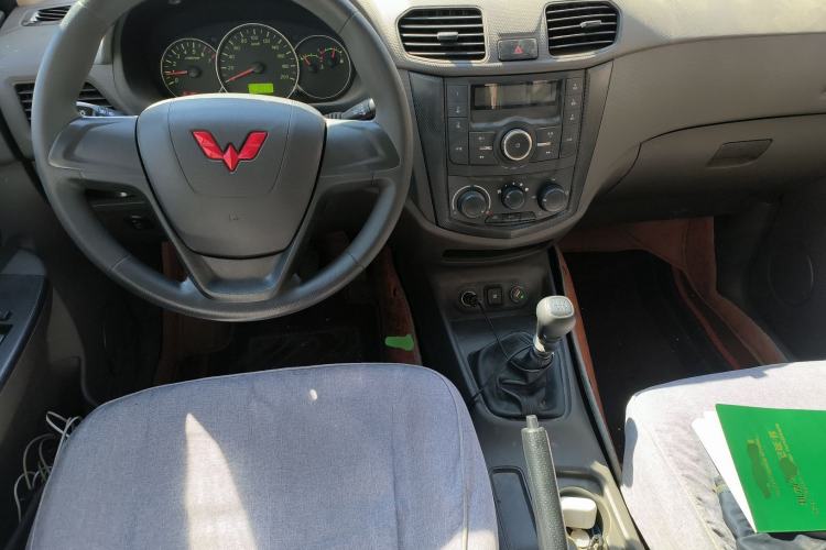 Used Wuling Hongguang 2021 1.5L Revised S Base Version Hydraulic Power Steering LAR Center Console
