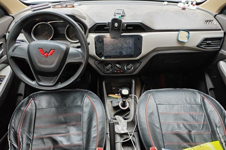 Used Wuling Hongguang 2021 1.5L Facelifted S Comfort Version with Electric Power Steering LAR Center Console