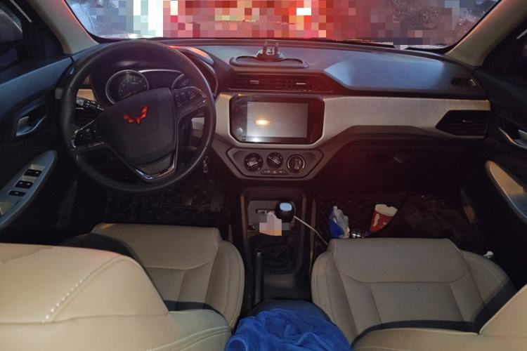 Used Wuling Hongguang 2021 1.5L S Comfort Edition LAR Center Console