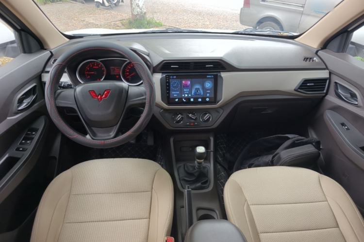 Used Wuling Hongguang 2021 1.5L Revised S Standard Version Hydraulic-Power-Assisted LAR Center Console