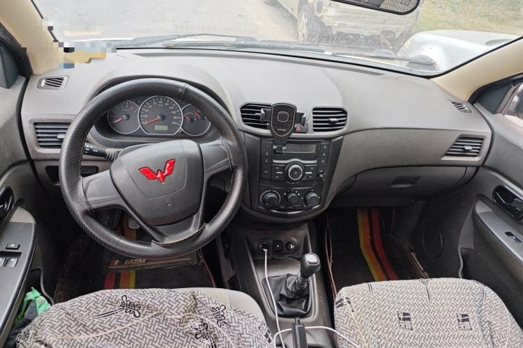 Used Wuling Hongguang 2021 1.5L Revised S Base Version Hydraulic Power Steering LAR Center Console