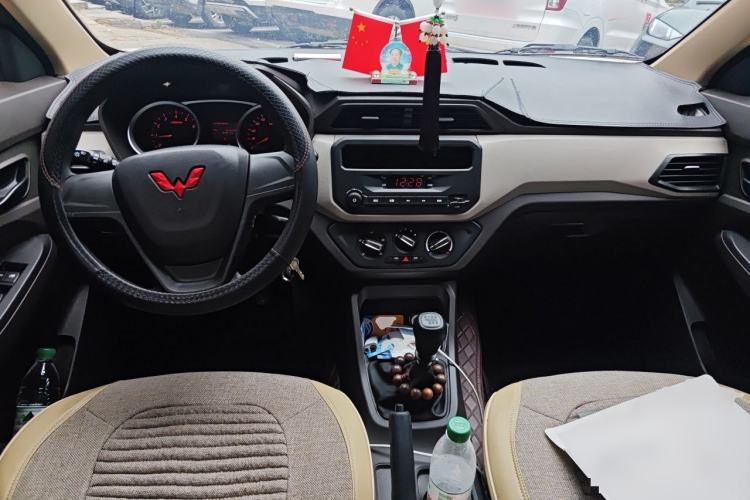 Used Wuling Hongguang 2021 1.5L S Standard Version LAR Center Console