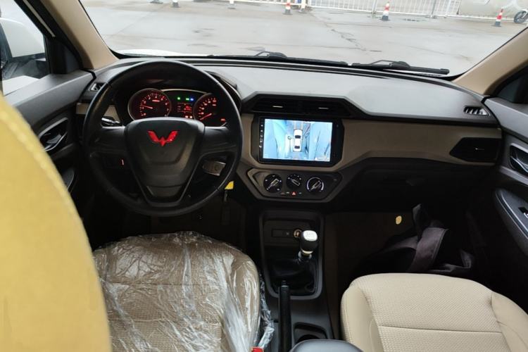Used Wuling Hongguang 2021 1.5L Revised S Standard Version Hydraulic-Power-Assisted LAR Center Console
