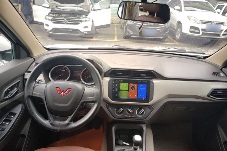 Used Wuling Hongguang 2021 1.5L Revised S Standard Version Hydraulic-Power-Assisted LAR Center Console