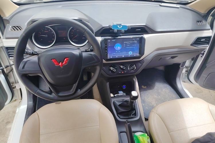 Used Wuling Hongguang 2021 1.5L S Standard Version LAR Center Console
