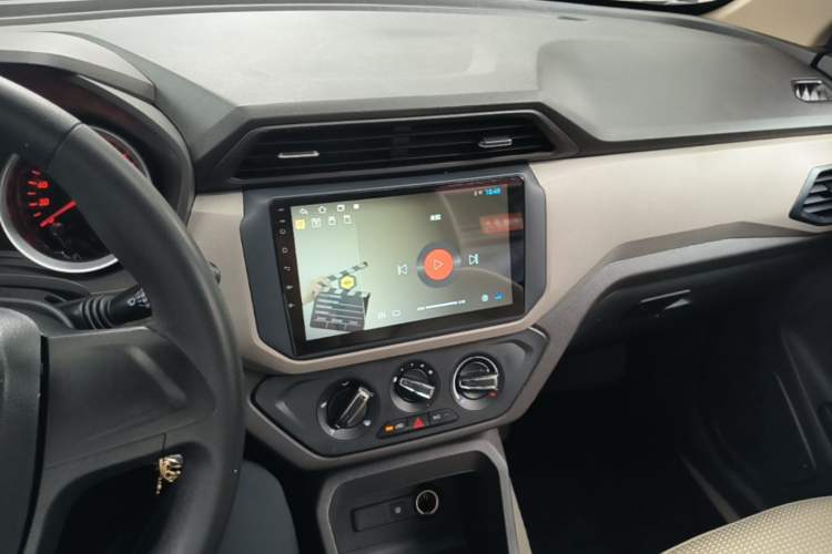 Used Wuling Hongguang 2021 1.5L Revised S Standard Version Hydraulic-Power-Assisted LAR Center Console