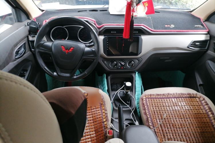 Used Wuling Hongguang 2021 1.5L Revised S Standard Version Hydraulic-Power-Assisted LAR Center Console