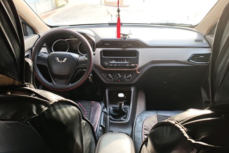 Used Wuling Hongguang 2021 1.5L S Standard Version LAR Center Console