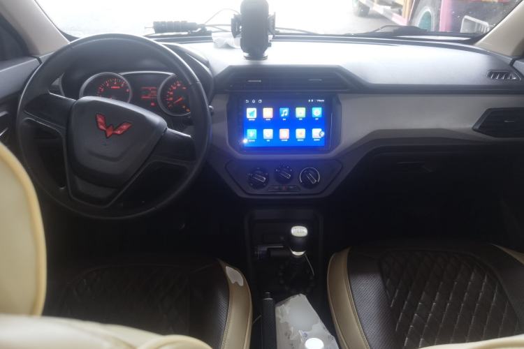 Used Wuling Hongguang 2021 1.5L Revised S Standard Version Hydraulic-Power-Assisted LAR Center Console