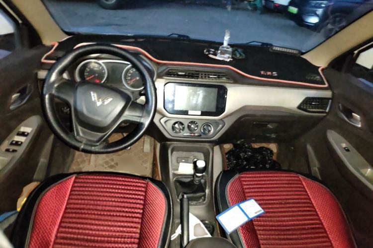 Used Wuling Hongguang 2021 1.5L S Comfort Edition LAR Center Console