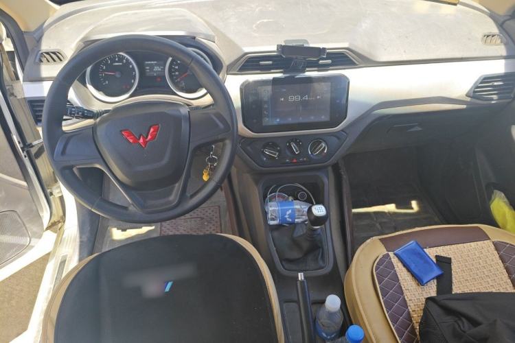 Used Wuling Hongguang 2021 1.5L Facelifted S Comfort Version with Electric Power Steering LAR Center Console