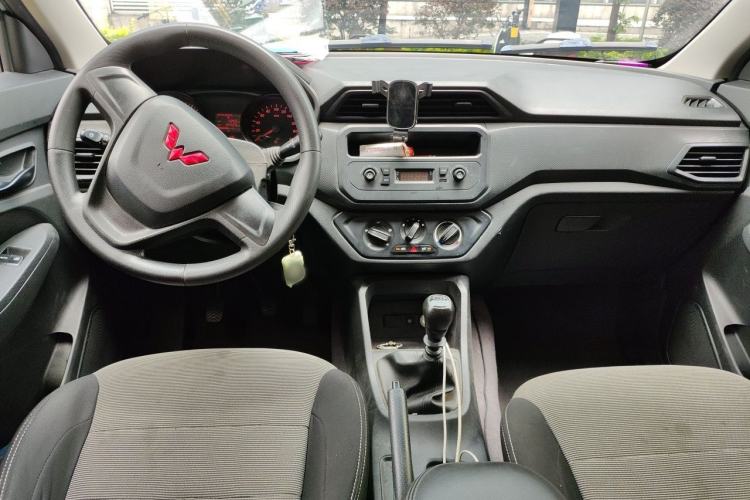 Used Wuling Hongguang 2021 1.5L Revised S Base Version with Electric Power Steering LAR Center Console