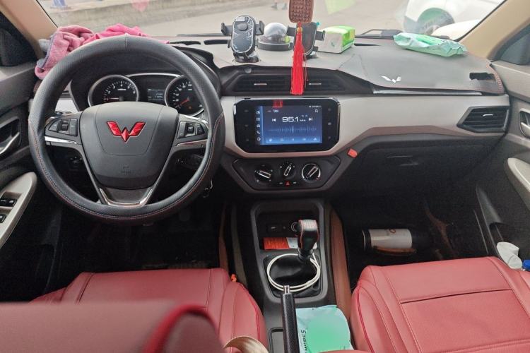 Used Wuling Hongguang 2021 1.5L Facelifted S Comfort Version with Electric Power Steering LAR Center Console