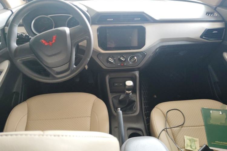 Used Wuling Hongguang 2021 1.5L S Comfort Edition LAR Center Console