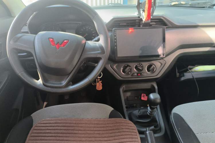 Used Wuling Hongguang 2021 1.5L S Base Version LAR Center Console