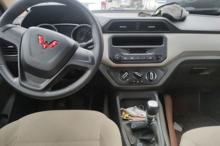 Used Wuling Hongguang 2021 1.5L S Standard Version LAR Center Console