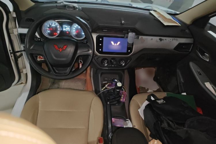 Used Wuling Hongguang 2021 1.5L S Comfort Edition LAR Center Console