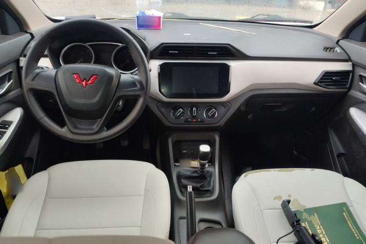 Used Wuling Hongguang 2021 1.5L Facelifted S Comfort Version with Electric Power Steering LAR Center Console