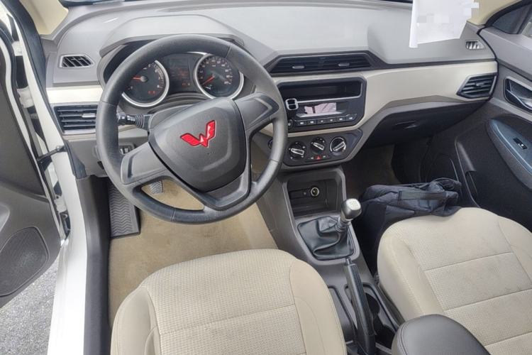 Used Wuling Hongguang 2021 1.5L Revised S Standard Version with Electric Power Steering LAR Center Console