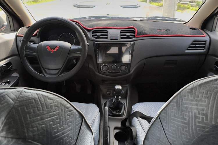 Used Wuling Hongguang 2021 1.5L S Base Version LAR Center Console