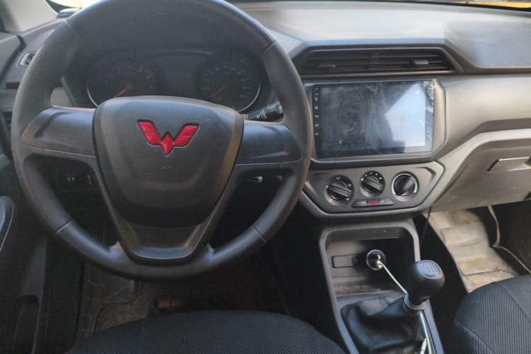 Used Wuling Hongguang 2021 1.5L Revised S Base Version Hydraulic Power Steering LAR Center Console