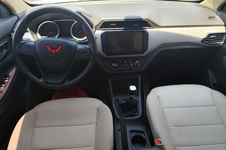 Used Wuling Hongguang 2021 1.5L S Standard Version LAR Center Console
